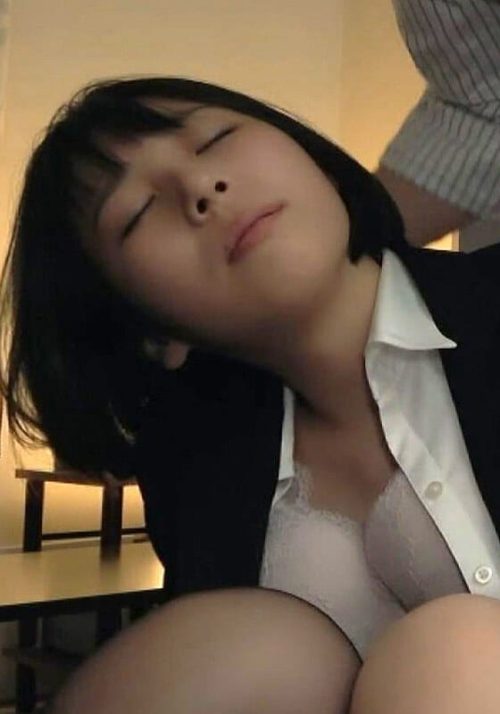A106B-01 セクハラ老害ジジイの動画コレクション！かわいい系色白ショート社員を毒牙にかける！