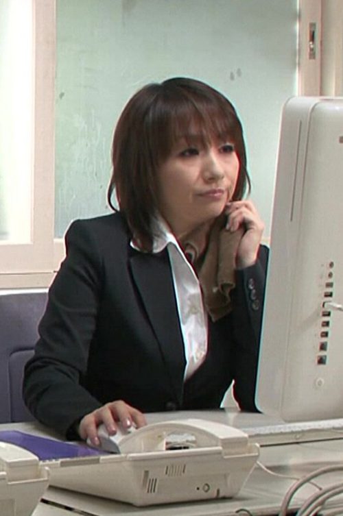 TSSR-3302 社内でイケないことをする熟女社員